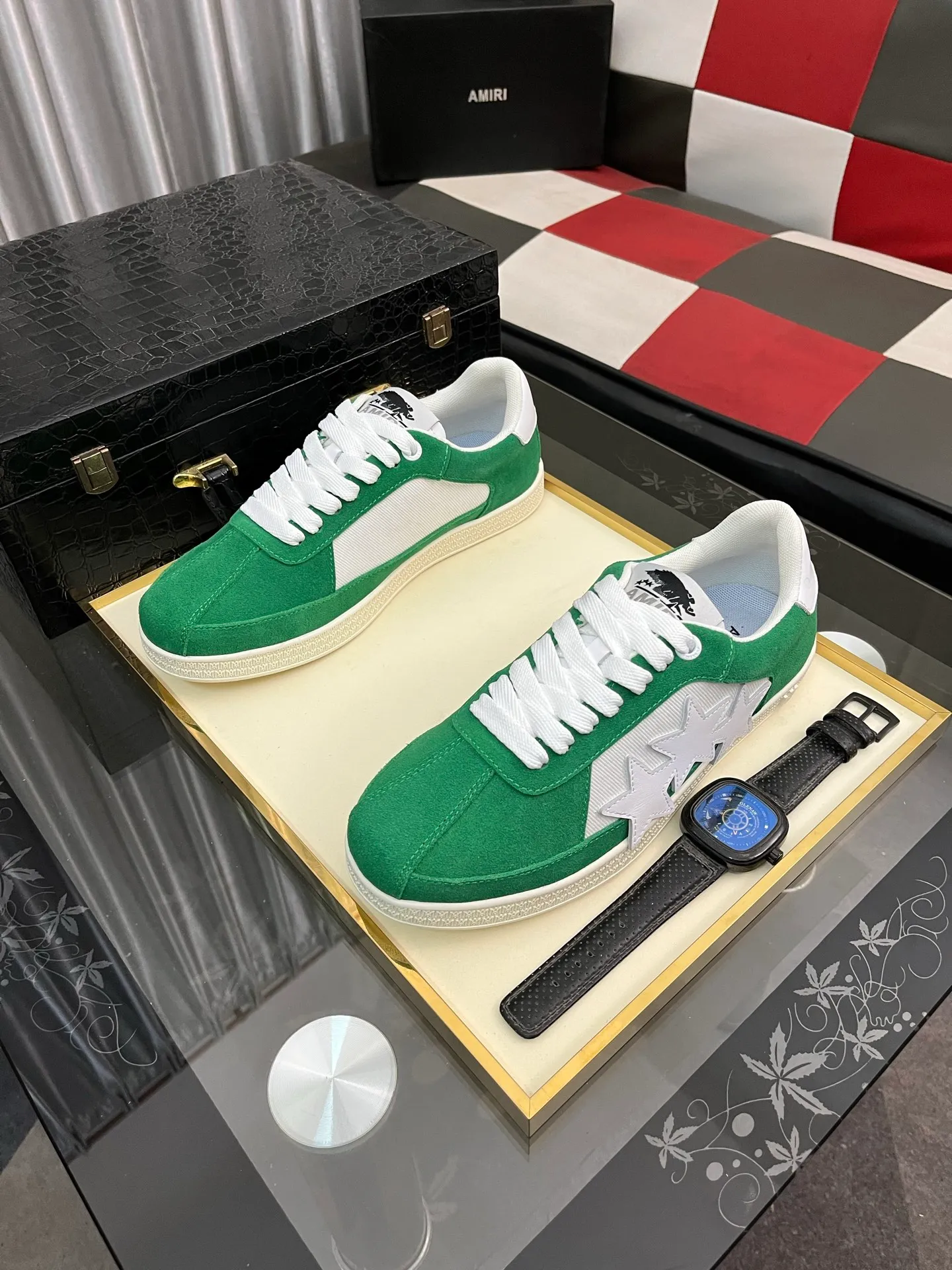 Men's shoes 💰420⌚️⌚️《AMIR*》New men's low-top casual sports sneakers bone shoes, another pair of irresistible bone shoes. Bone shoes are one of AMIRI's most popular items. They use first-layer cowhide uppers. The side bones are made of two cowhide laminations. They have a three-dimensional feel. The leather incisions are all oil-edged. Contrasting color design. Simple style. Fashionable sports. Customized metal LOGO nameplate to embellish shoelaces. Exclusive control of top version. Supports comparison. Breathable mesh lining Original rubber outsole A must-have item for daily leisure Suitable for various occasions Check it out if you are looking for high quality Super cool uppers Size: 38-445️⃣ Colors available